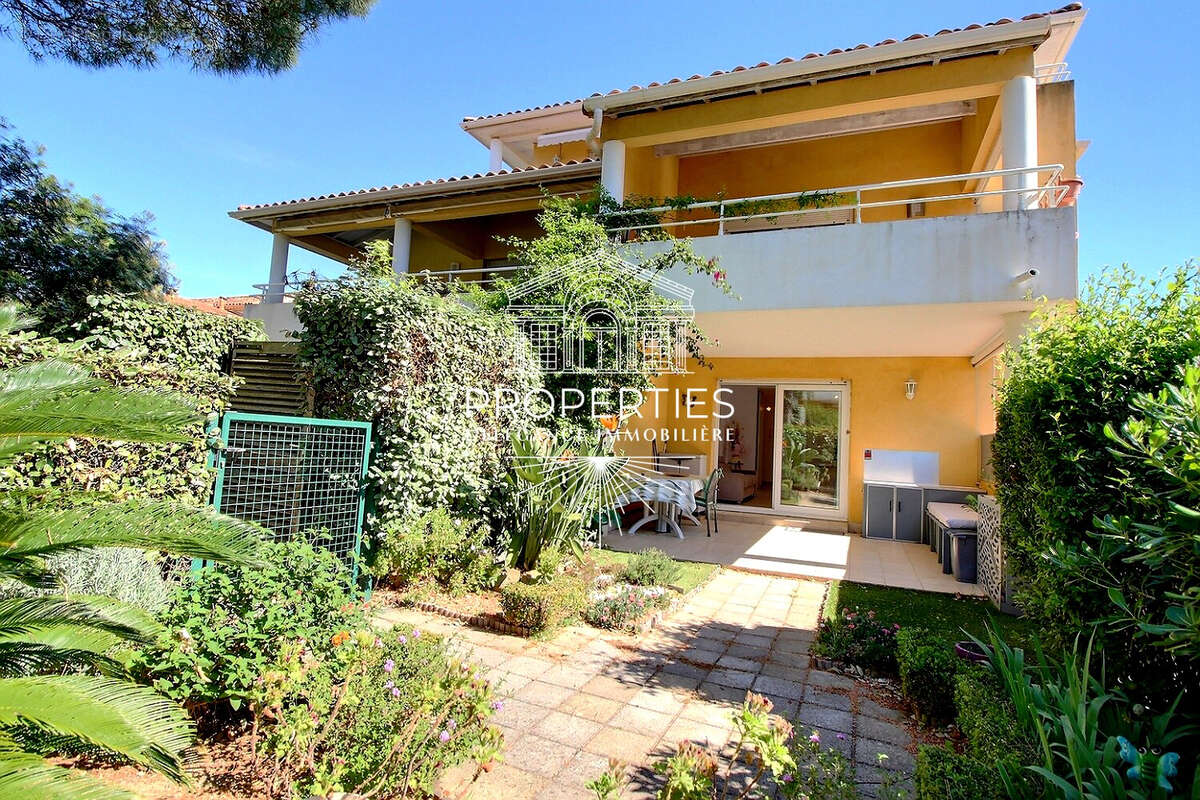 Appartement à BORMES-LES-MIMOSAS