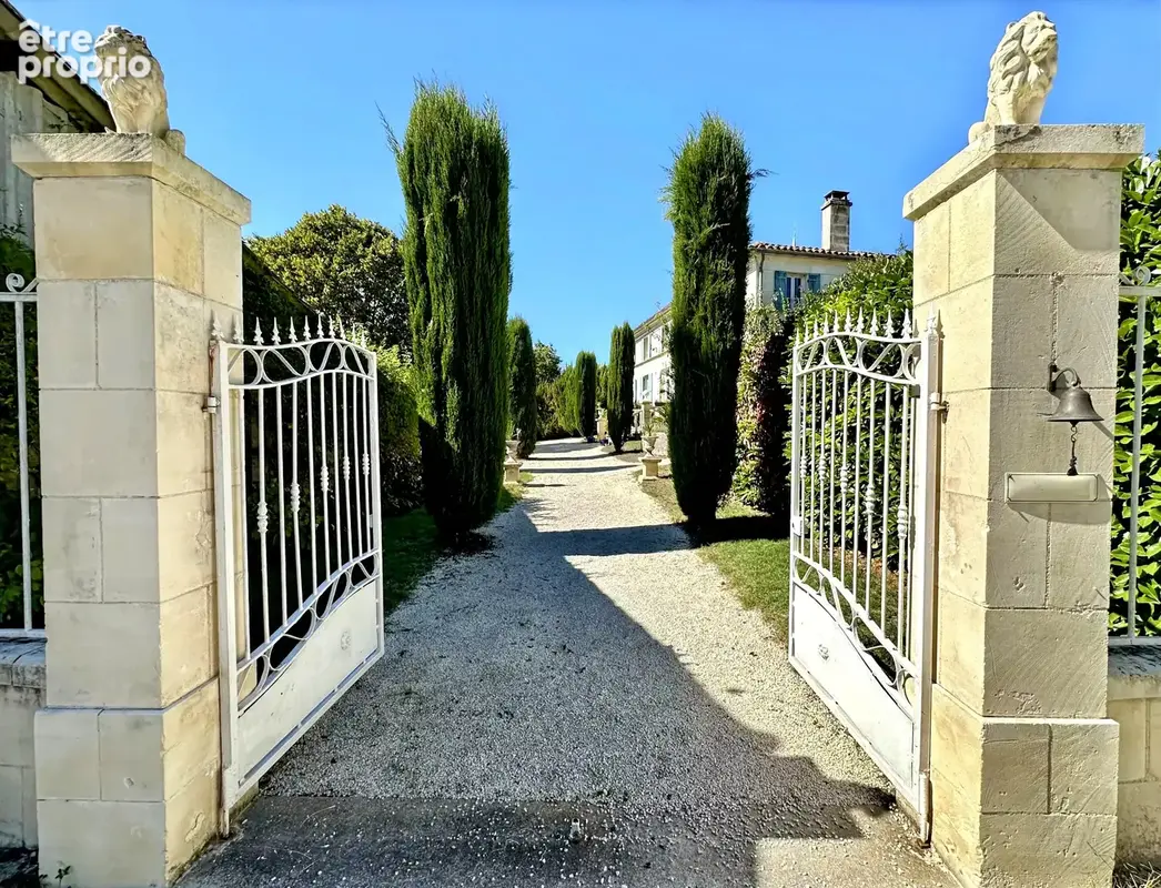 Photo Maison à Saint-Dizant-Du-Gua au prix de 649 000€