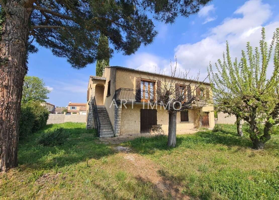 Appartement à L'ISLE-SUR-LA-SORGUE