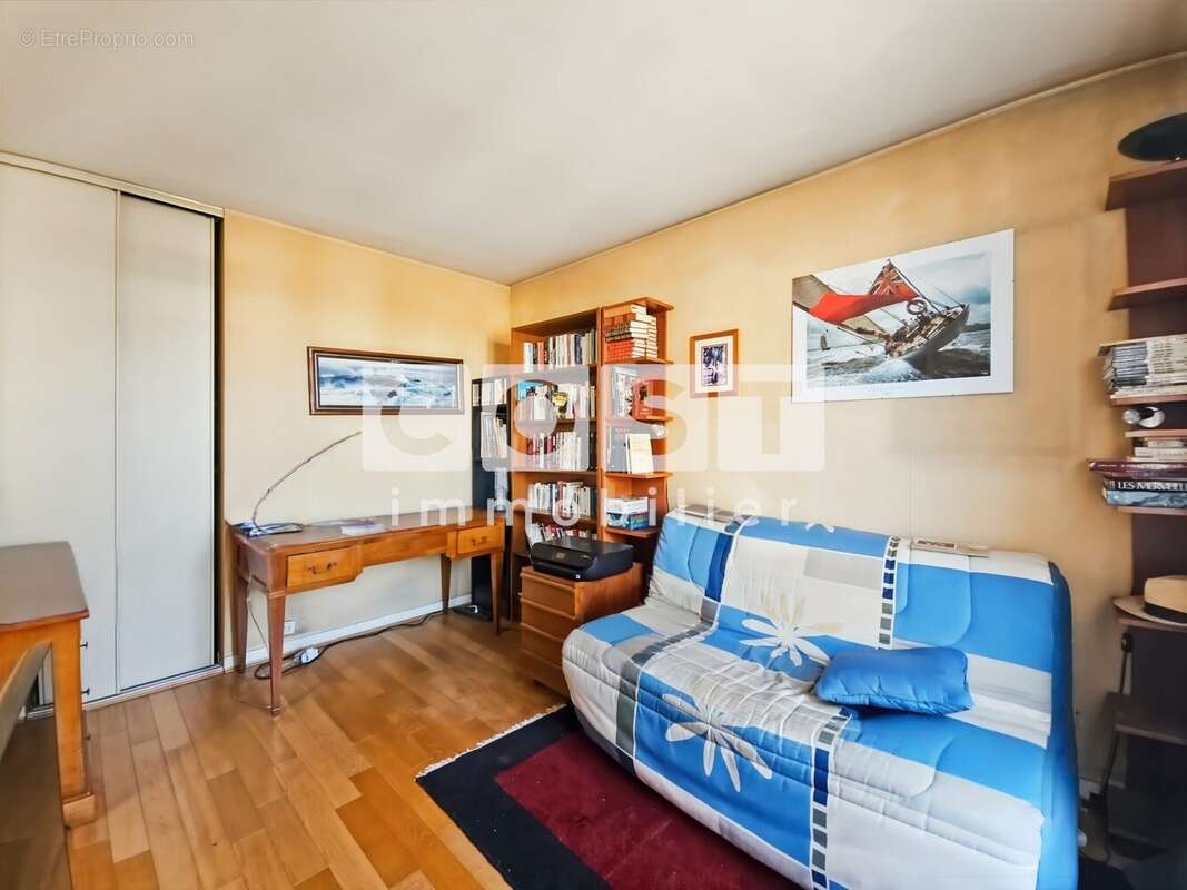 Appartement à COURBEVOIE
