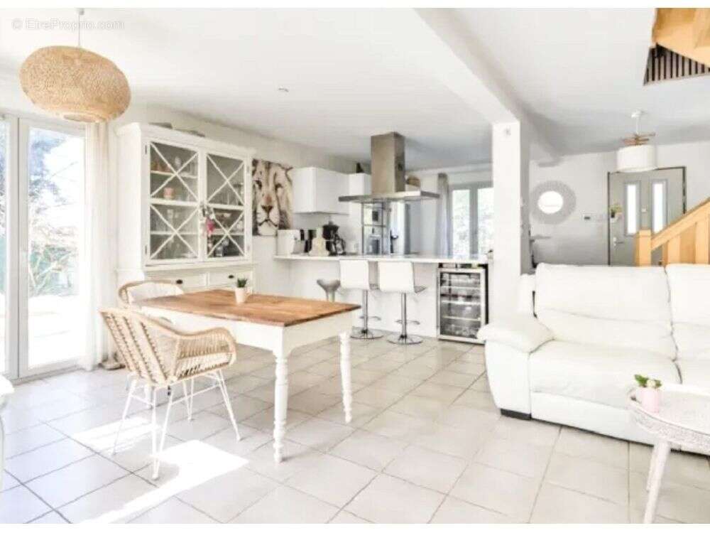 Maison 152 m² à Sainte-Foy-Les-Lyon  - photo 3