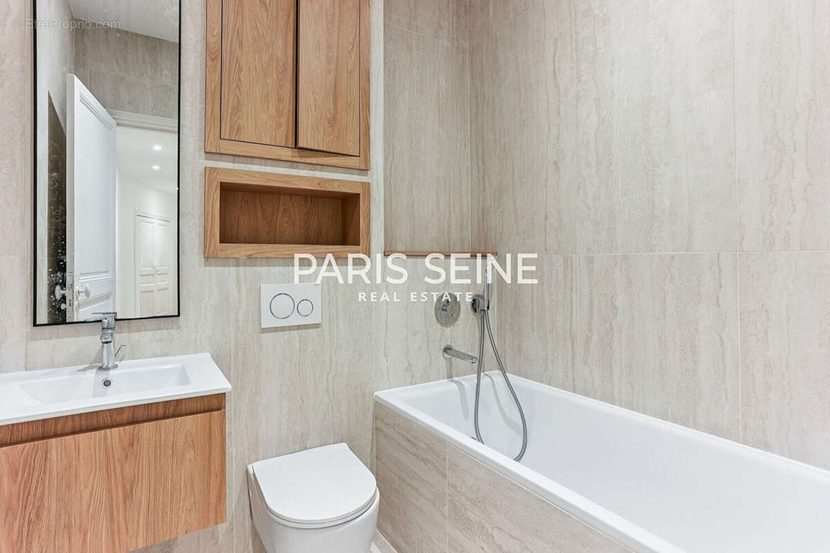 Appartement à PARIS-7E