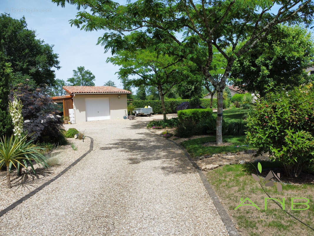 Maison à BUSSEROLLES