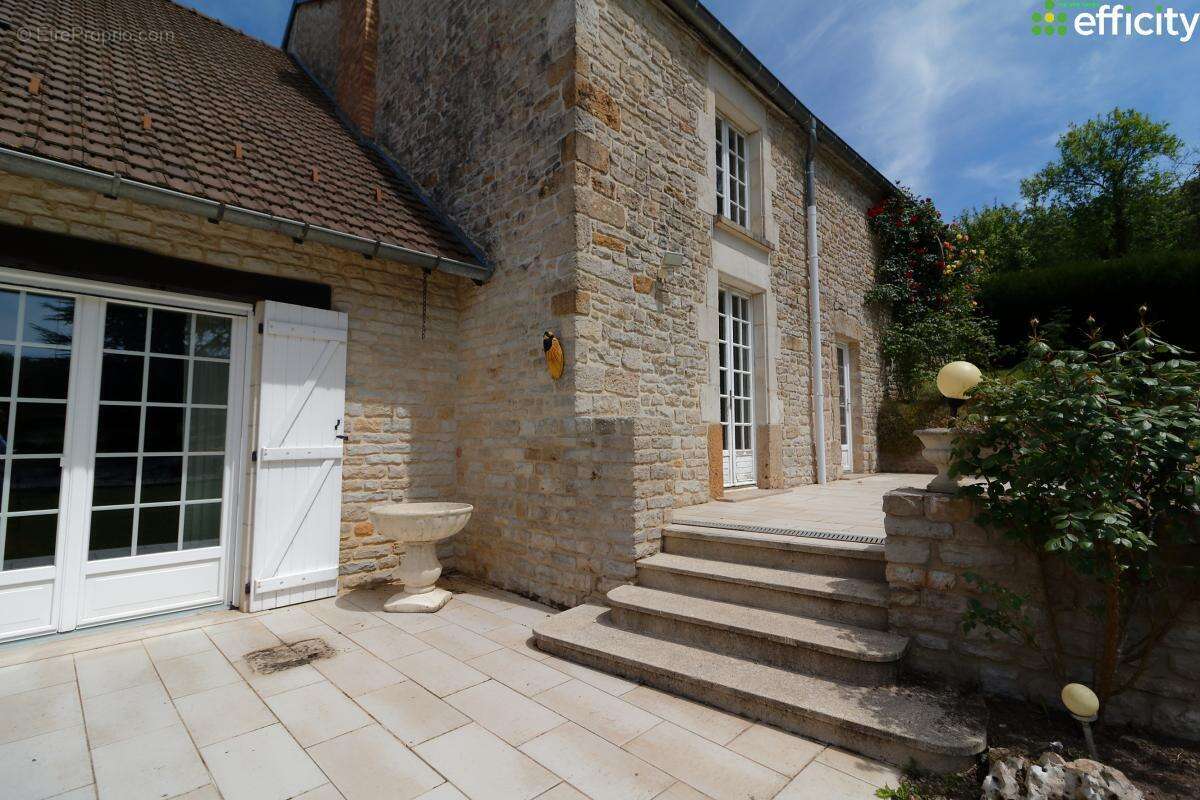 Maison à PERRANCEY-LES-VIEUX-MOULINS