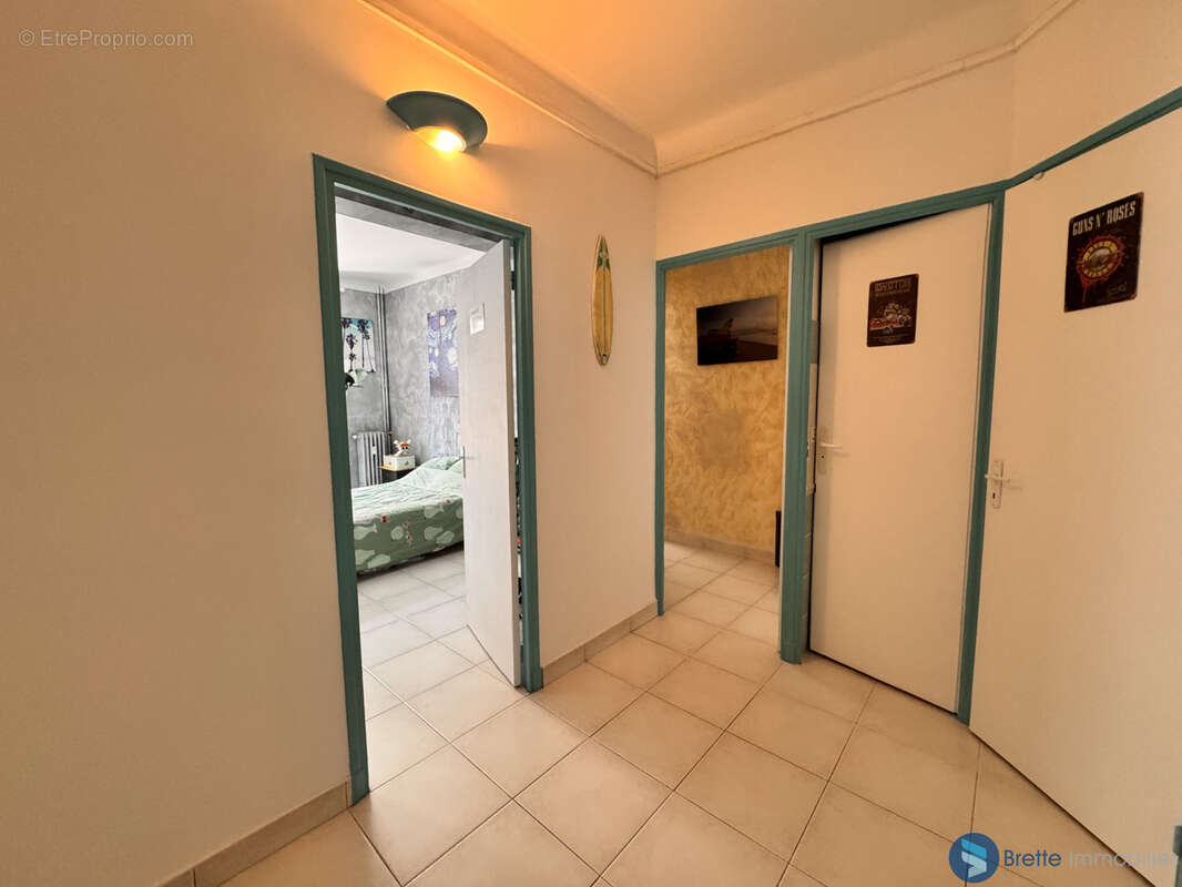 Toulon saint roch - appartement t2 avec balcon et cave - photo 2