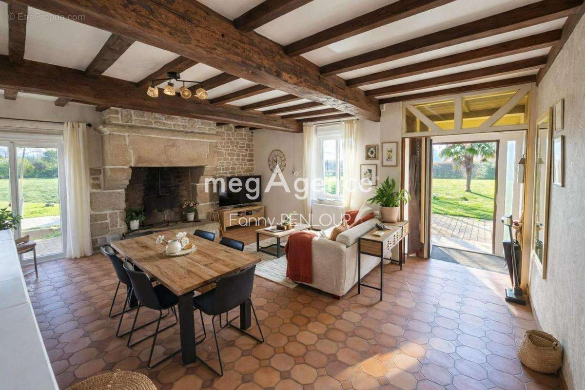 Maison à SAINT-HILAIRE-DU-HARCOUET