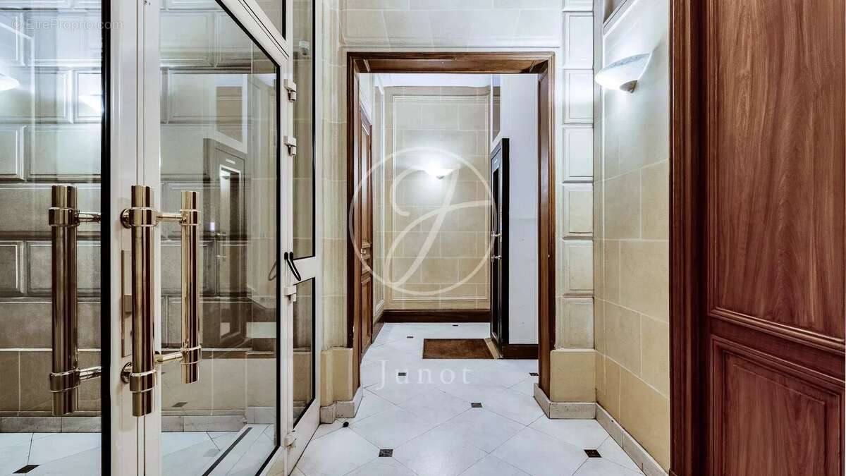 Appartement à PARIS-7E