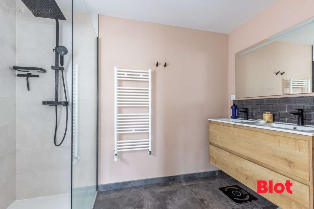 Maison à SAINT-ERBLON