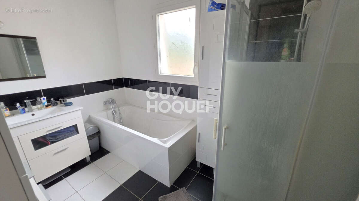 Maison à Chazelles-sur-Lyon de 92 m² sur une parcelle de 449 m² - photo 5