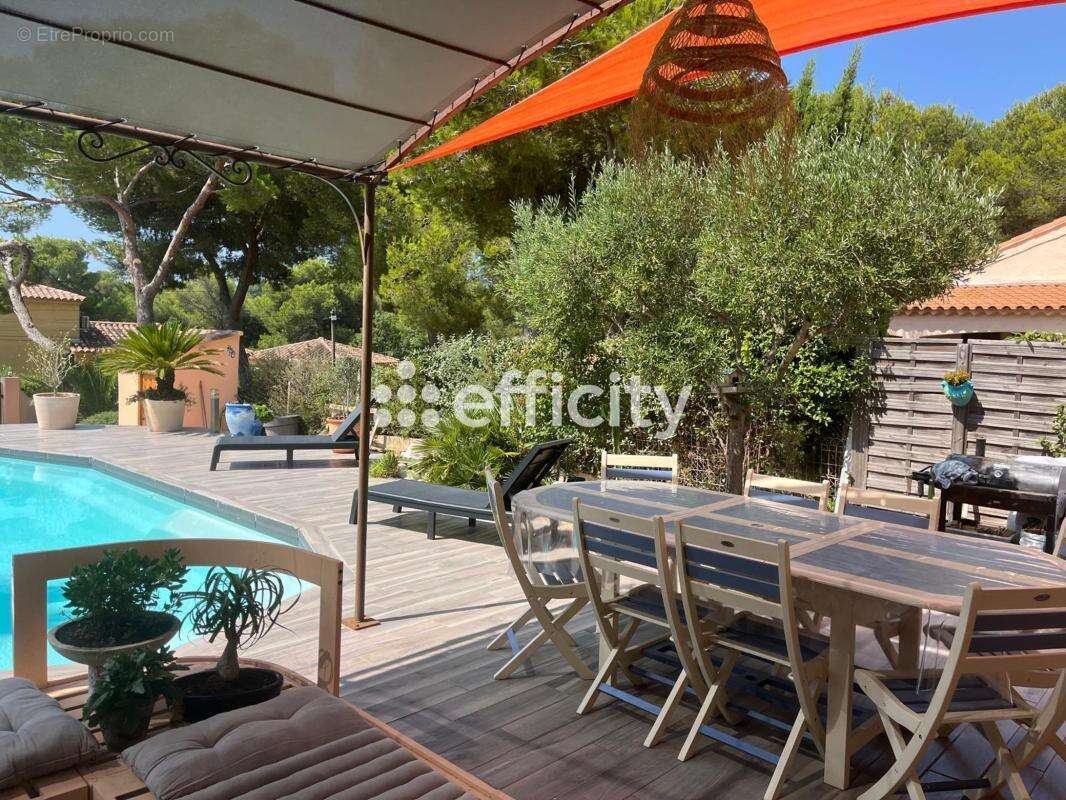 Maison 240 m² à Martigues  - photo 2