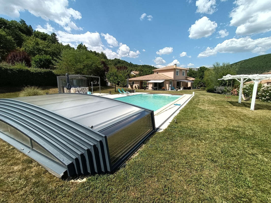 Maison à LARAGNE-MONTEGLIN