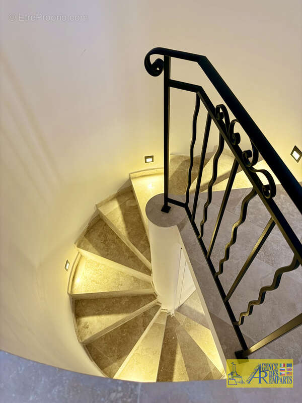 Maison avec Jardin dans le VIEIL ANTIBES - photo 13