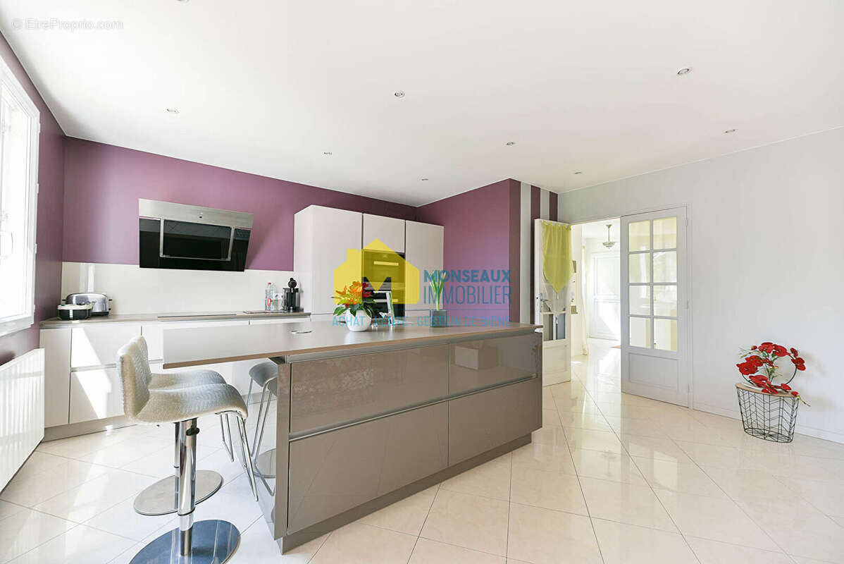 Maison à SAINTE-GENEVIEVE-DES-BOIS