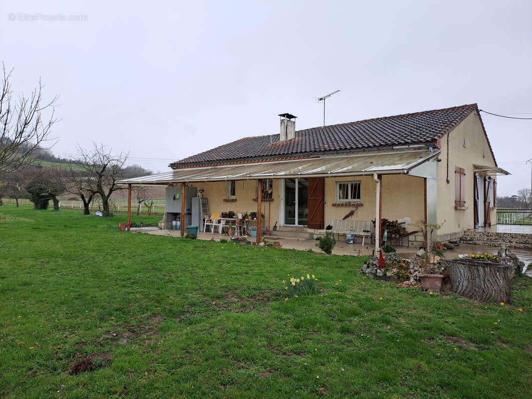 Maison à PUJOLS