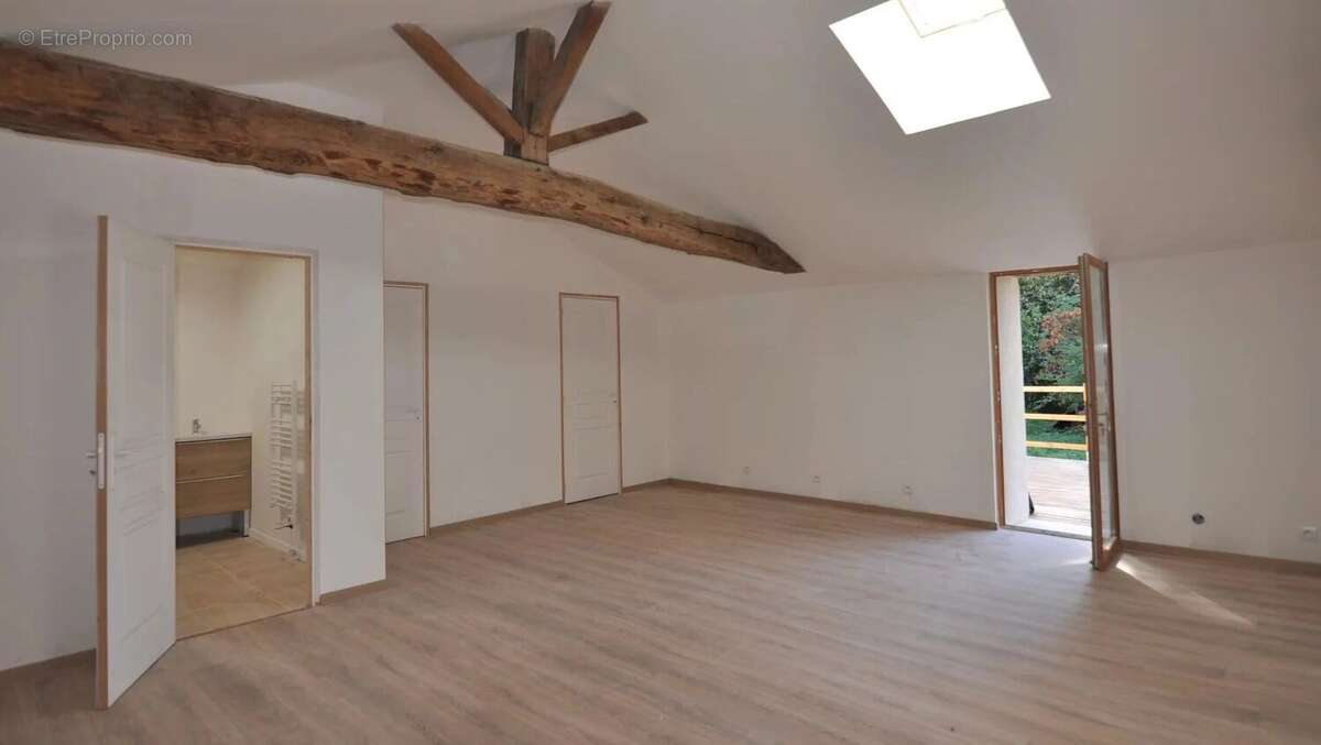 Maison à VILLEBOIS-LAVALETTE