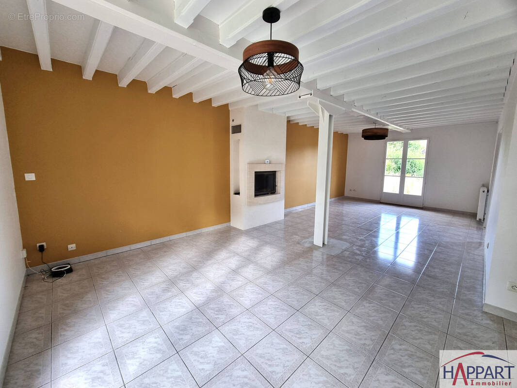 Maison à VAUX-LE-PENIL