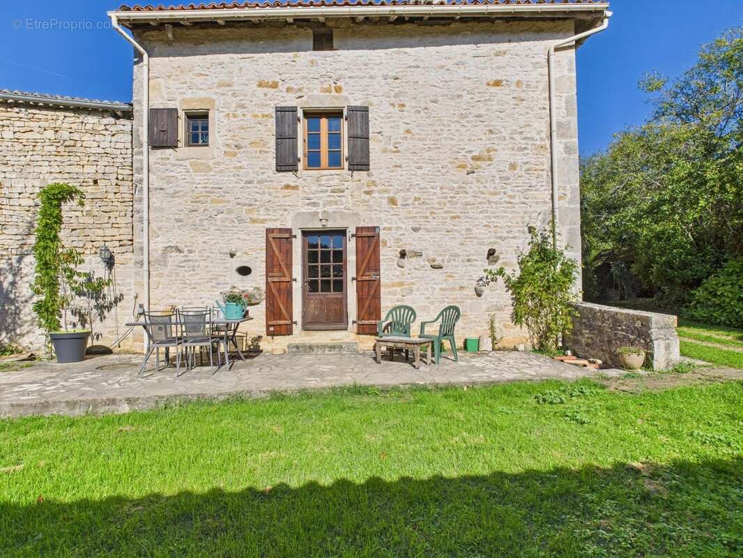 Maison à NANTEUIL-EN-VALLEE