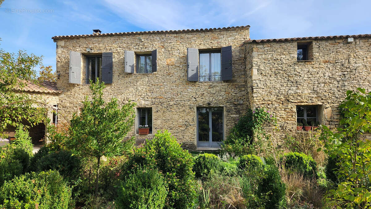 Maison à GORDES