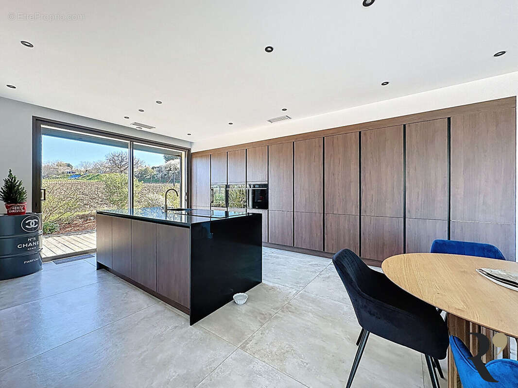 Maison à SAINT-PIERRE-DE-LAGES