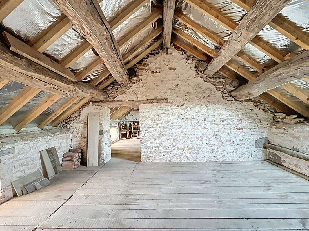 Maison à SAINT-BROING-LES-MOINES