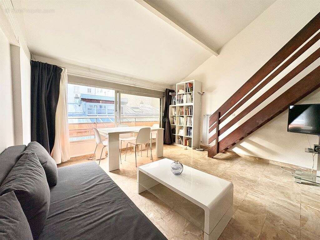Appartement à PARIS-14E