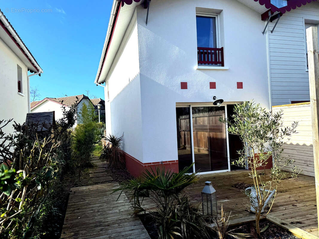 Maison à ARES