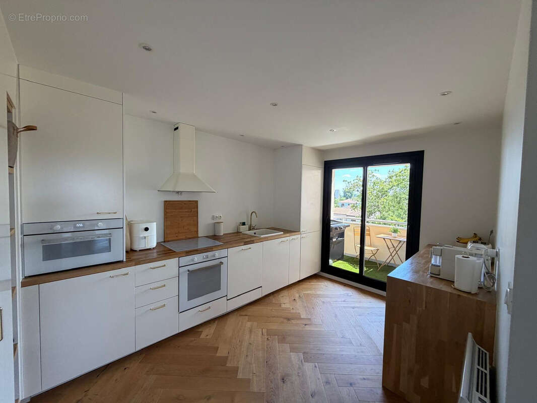 Magnifique appartement T3 80m2 - double balcon - box cave - parking - Bordeaux Caudéran - photo 4