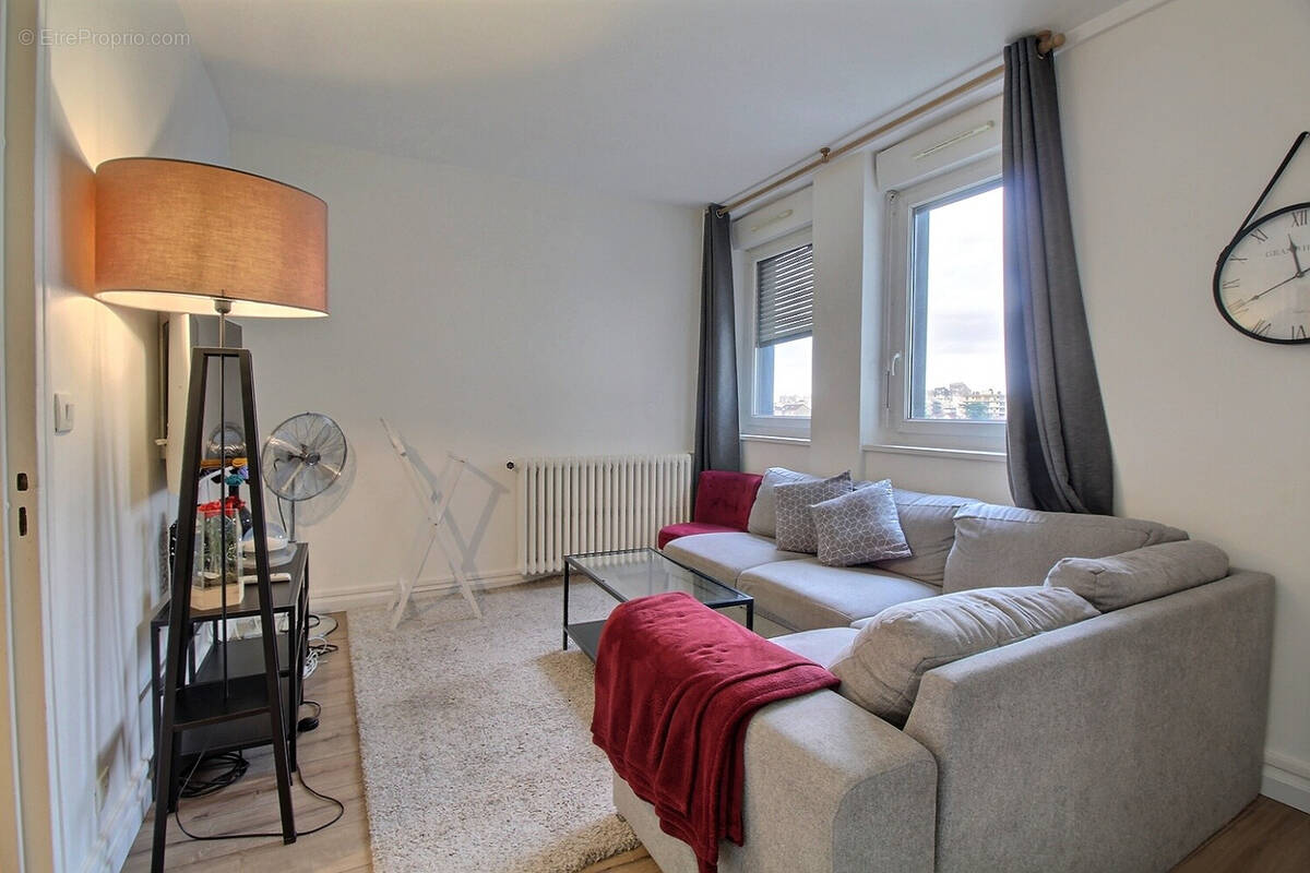 Appartement à COURBEVOIE