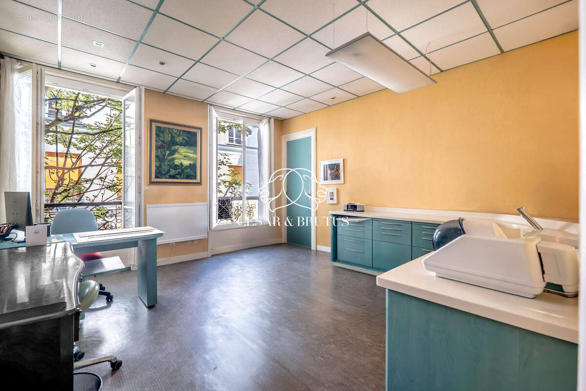 Appartement 94 m² à Paris-9e  - photo 8