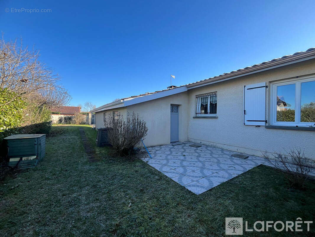 Maison Ambares Et Lagrave - 108m² -  3 chambres + garage - photo 15
