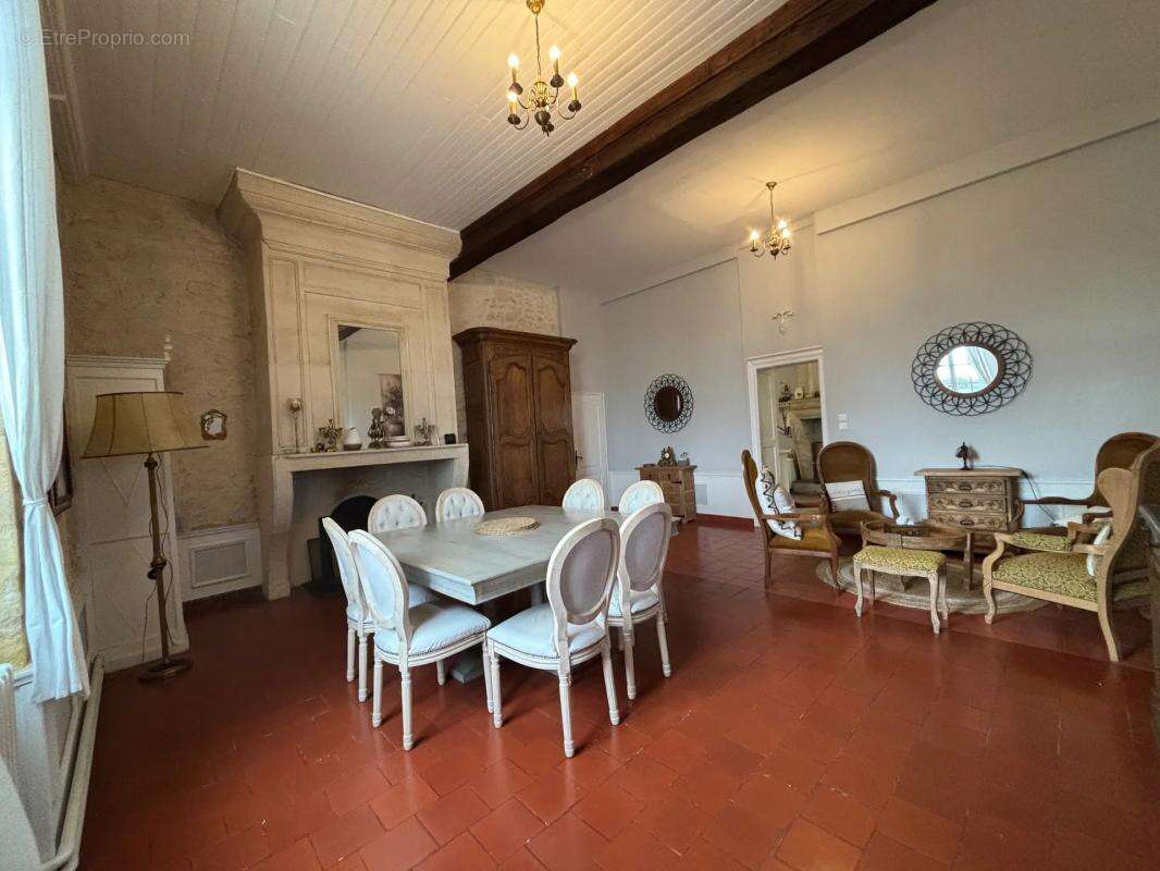 Maison à AMBARES-ET-LAGRAVE