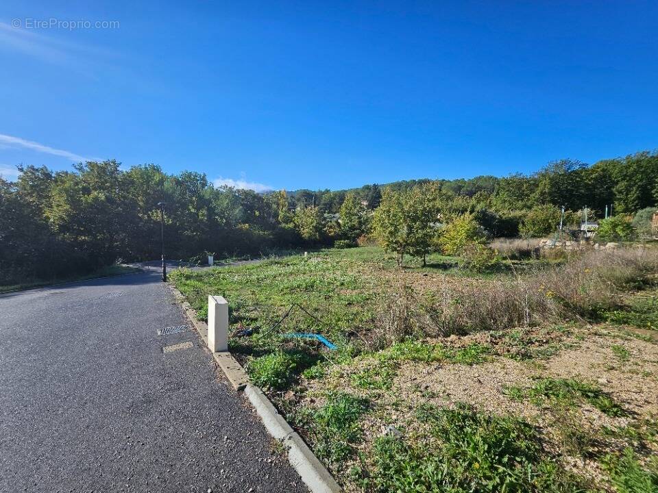 Terrain 610 m² à Greasque  - photo 1