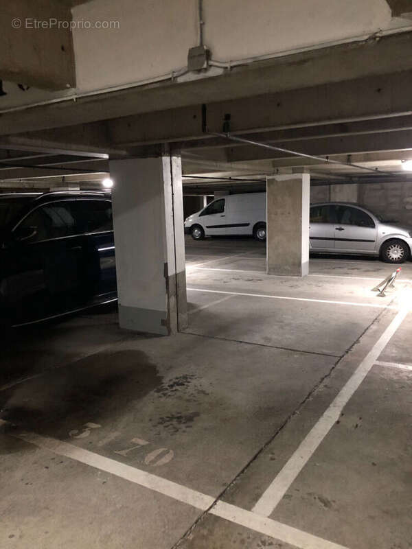Parking à PARIS-10E