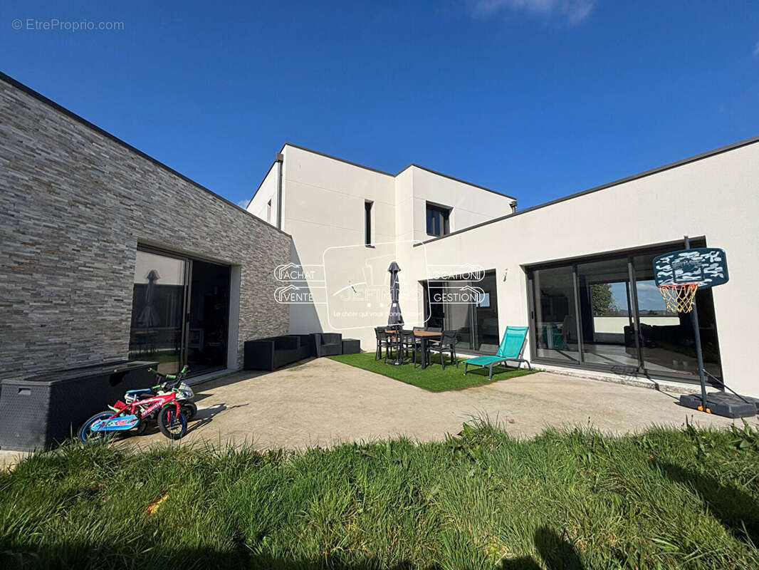 Maison à LA VARENNE