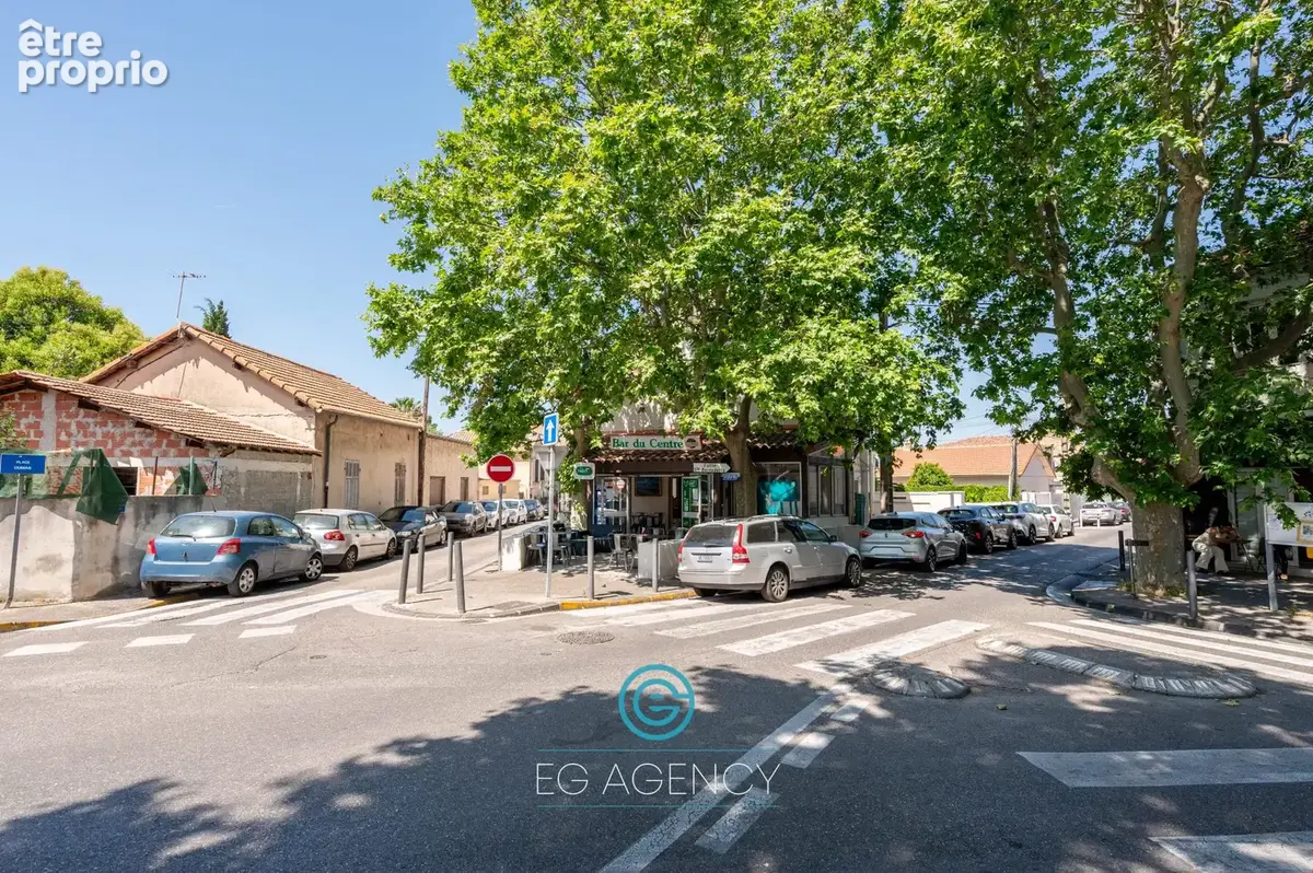 Commerce 160 m² à Marseille-12e  - photo 2