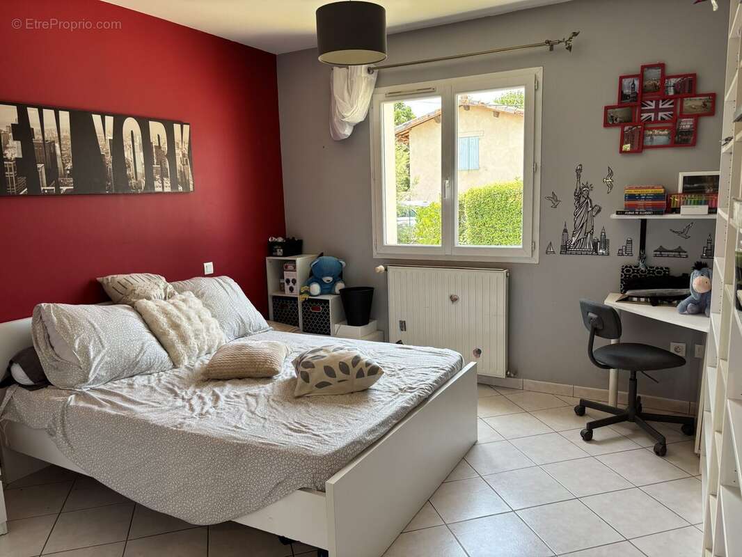 Maison 142 m² à Romans-Sur-Isere  - photo 9