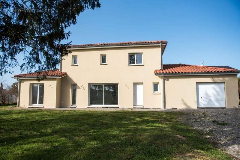Maison à GENAY