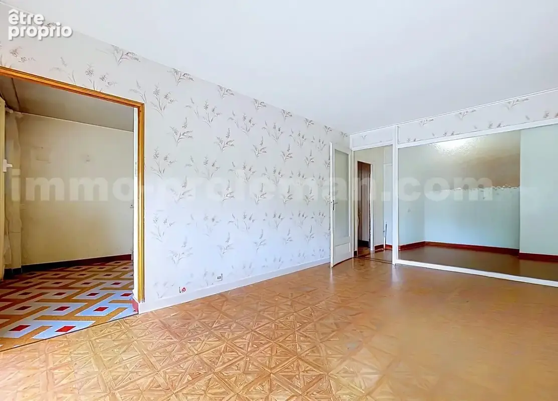 Appartement_T2_Annemasse_belle_superficie_prox_frontière_Suisse_tram_Ceva_direction_GENEVE_Frontaliers_Salon_Séjour_