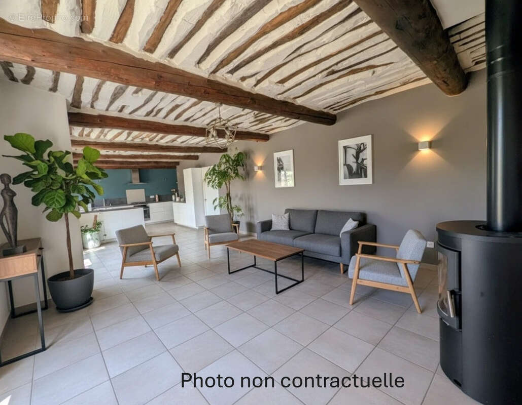 Maison à ENTRAIGUES-SUR-LA-SORGUE