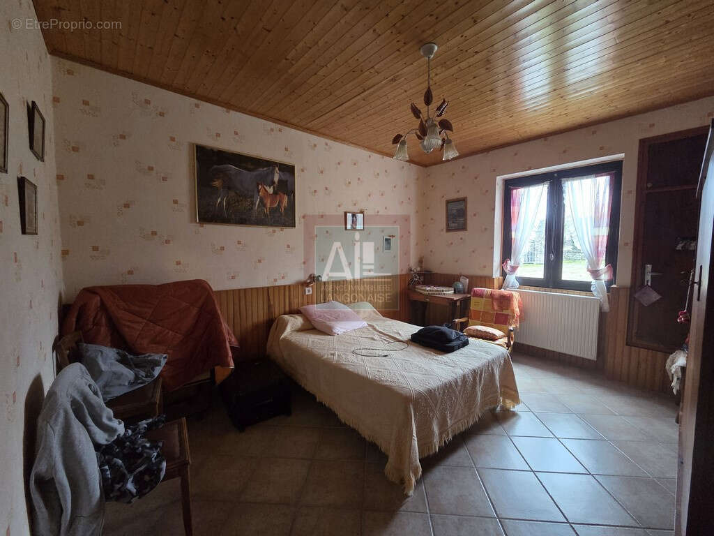 Maison à CHAMBON-LE-CHATEAU