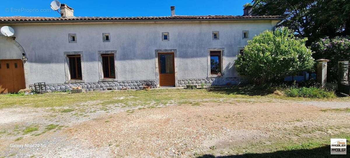 Appartement à BAIGNES-SAINTE-RADEGONDE
