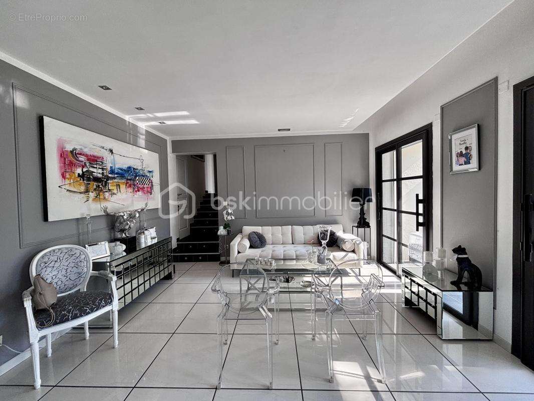 Agde – Maison T7 -  Plain-Pied - avec Piscine, Jacuzzi et garage - photo 8