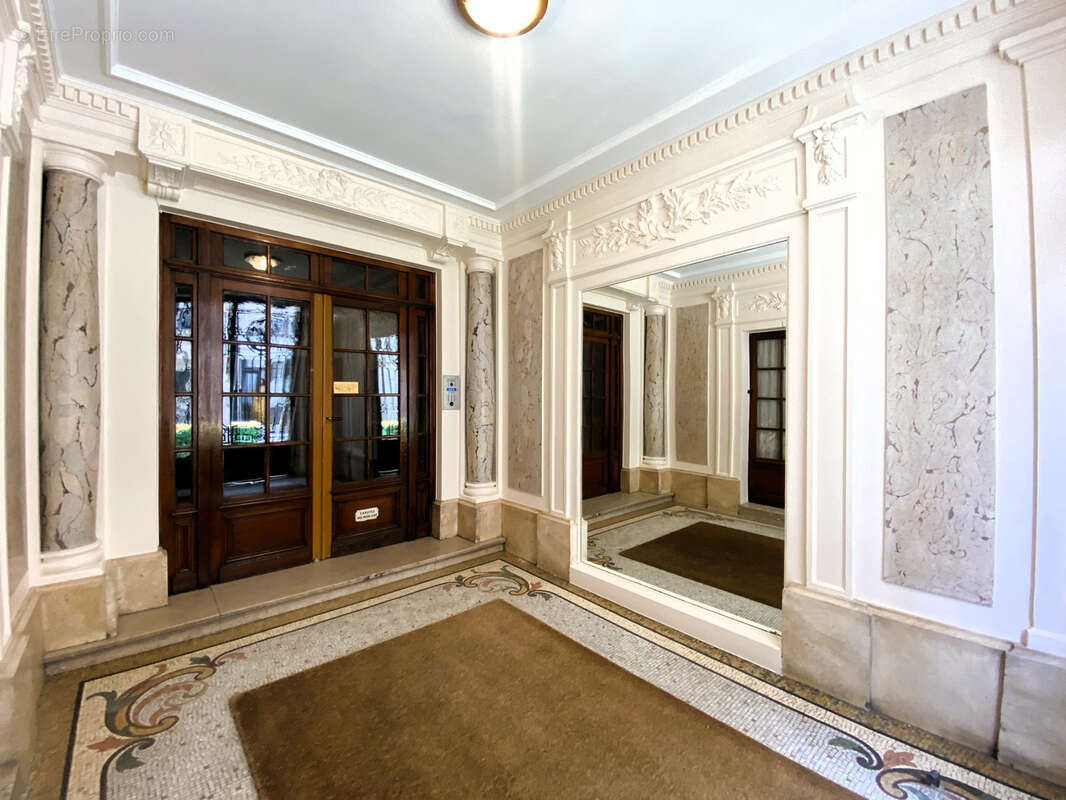 Place de la Nation - Appartement Haussmannien - photo 12
