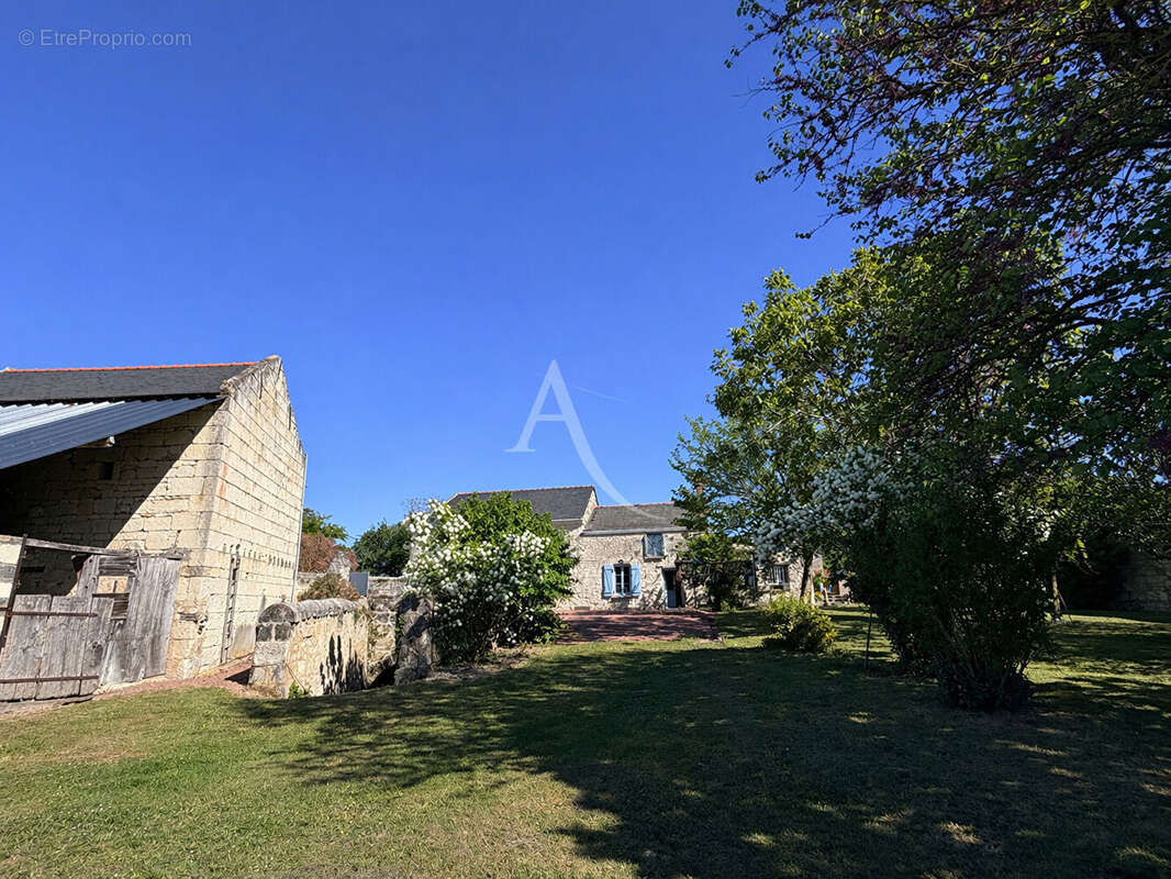 Maison à COURCHAMPS