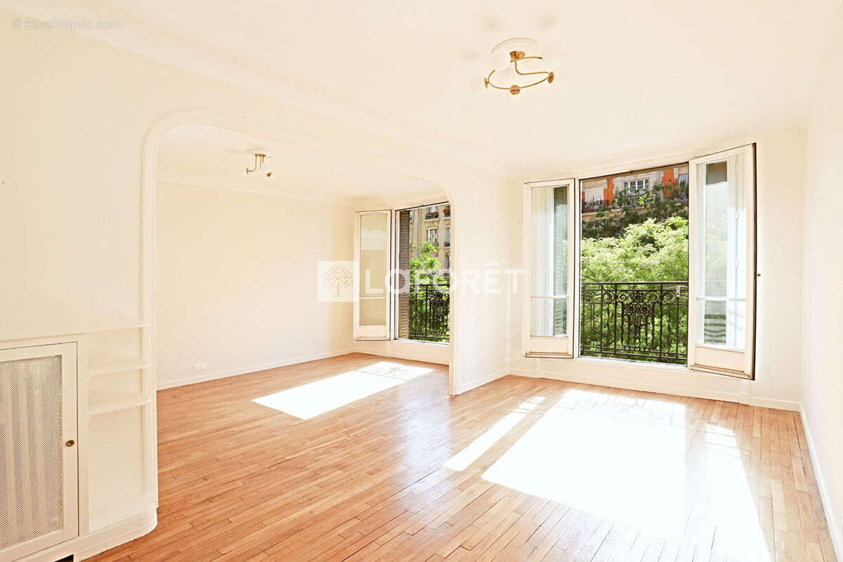 Appartement à PARIS-16E