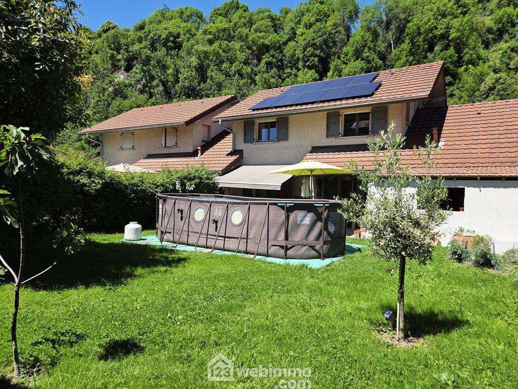 Maison mitoyenne de 98m² à la plaine de Conflans à Albertville. - Maison à ALBERTVILLE