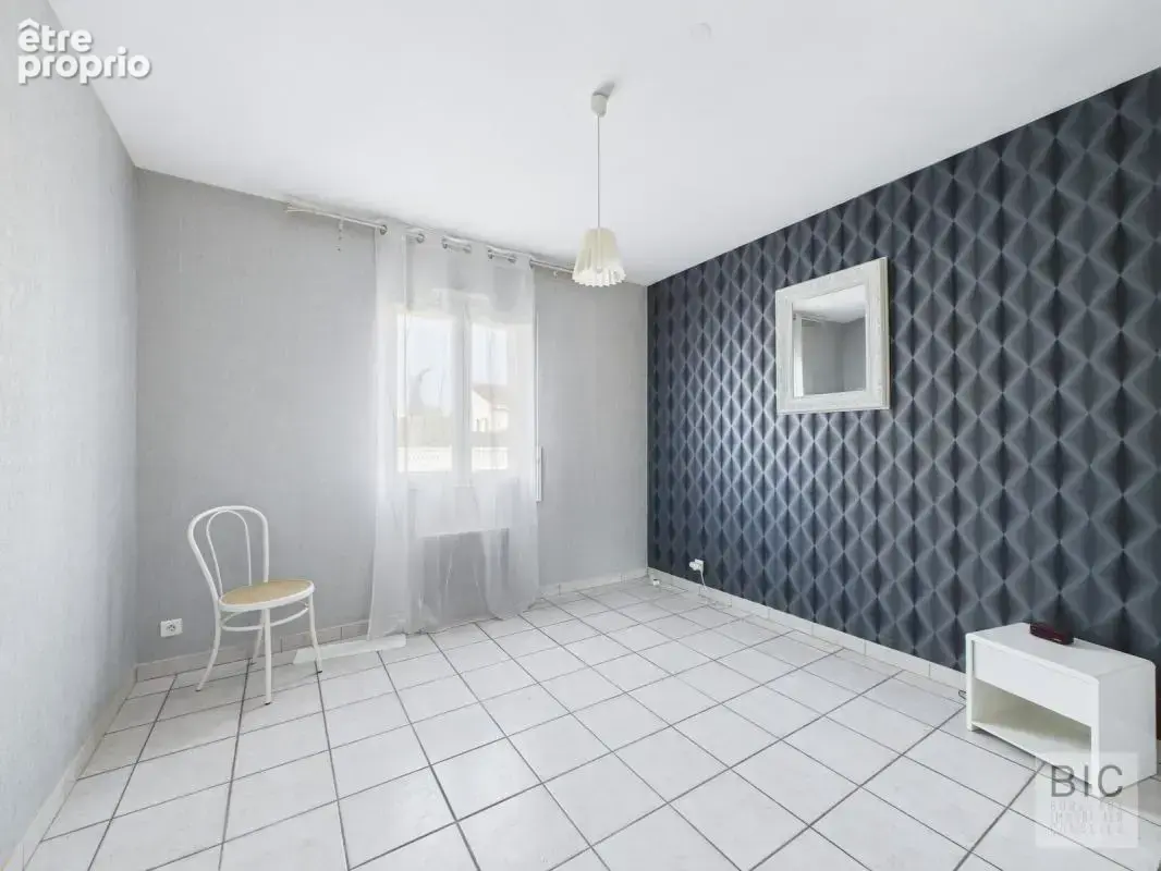 A vendre jolie maison à faible émission avec grand jardiin, atelier, garage et piscine - photo 8