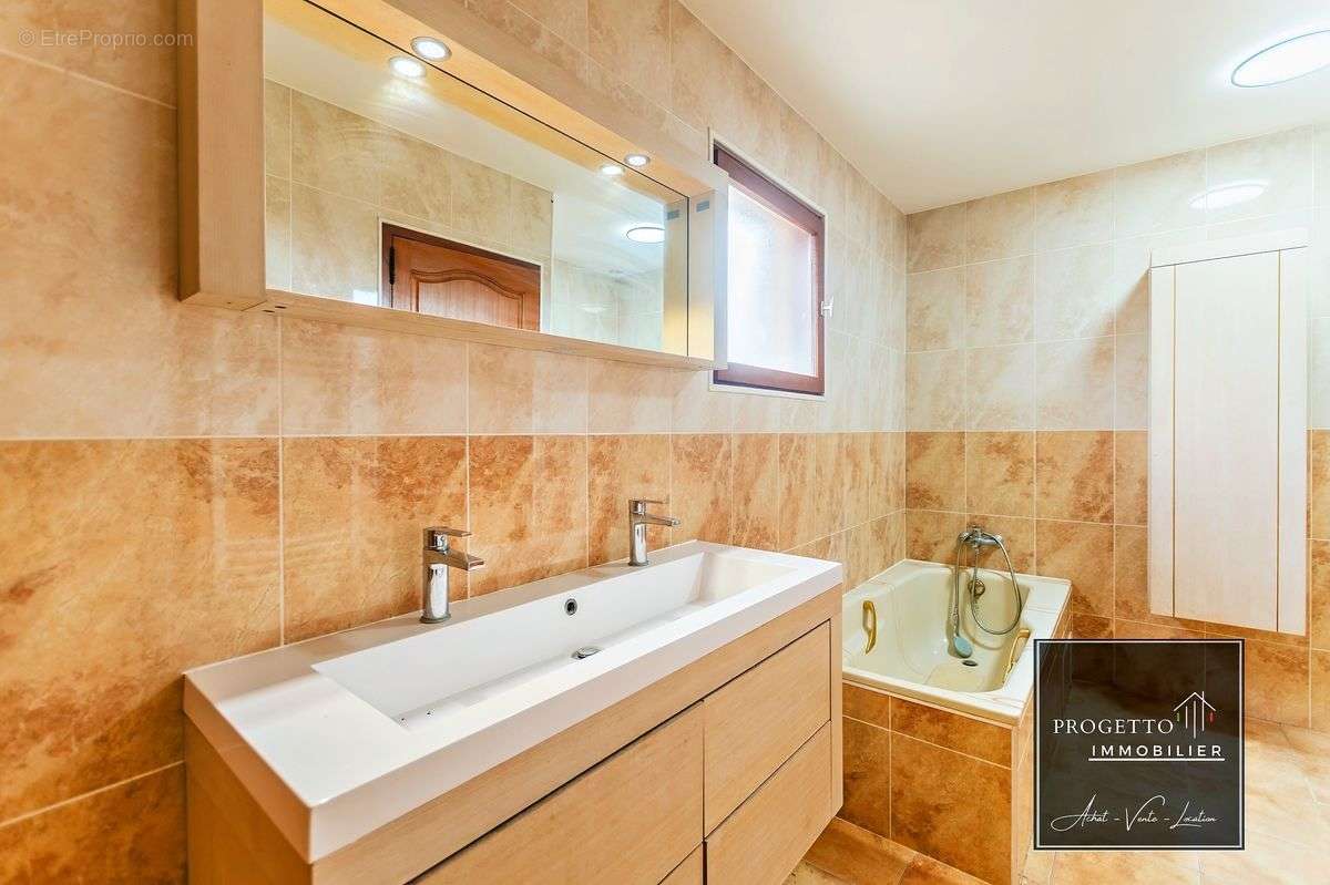 Maison de 205 m2 sur 1500 m2 - photo 4