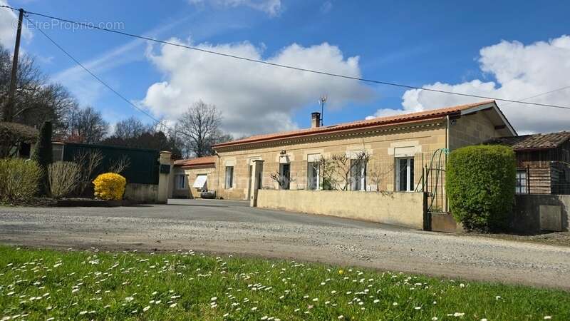 Maison à LEOGNAN