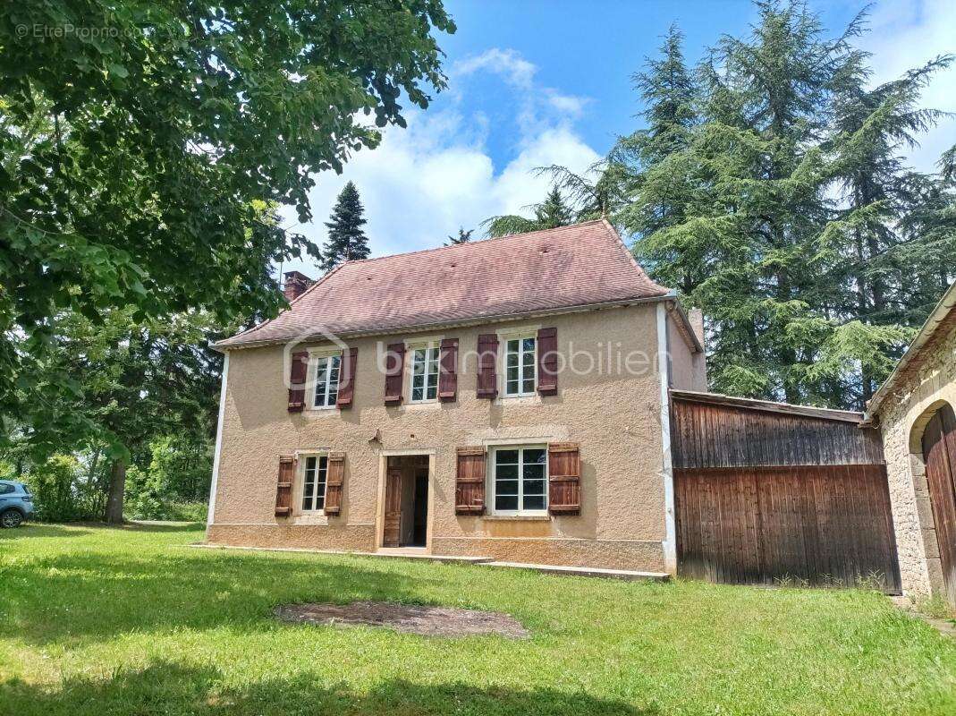 Authentique propriété en pierre avec dépendances sur près de 5 hectares de terrain - photo 2